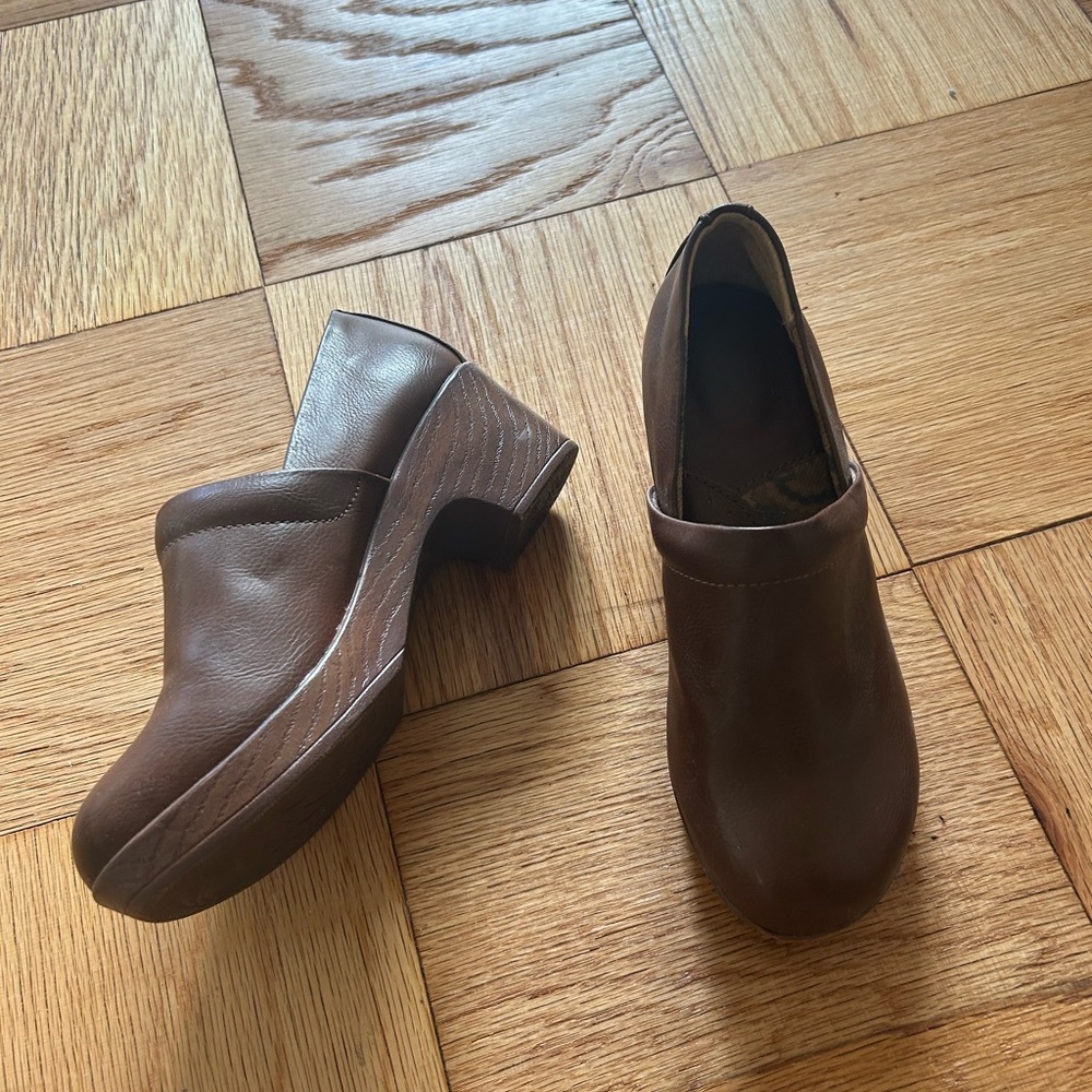 BOC Brown Closed Back Clogs